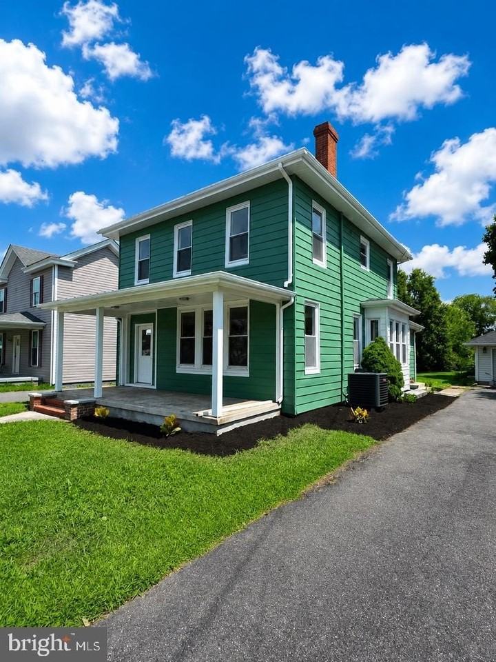 122 N Main St