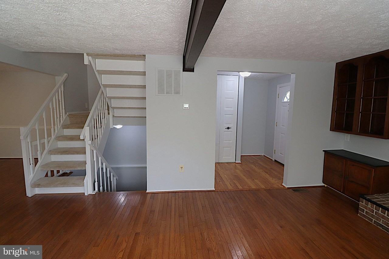 7518 Weatherby Dr - Photo 3 of 44