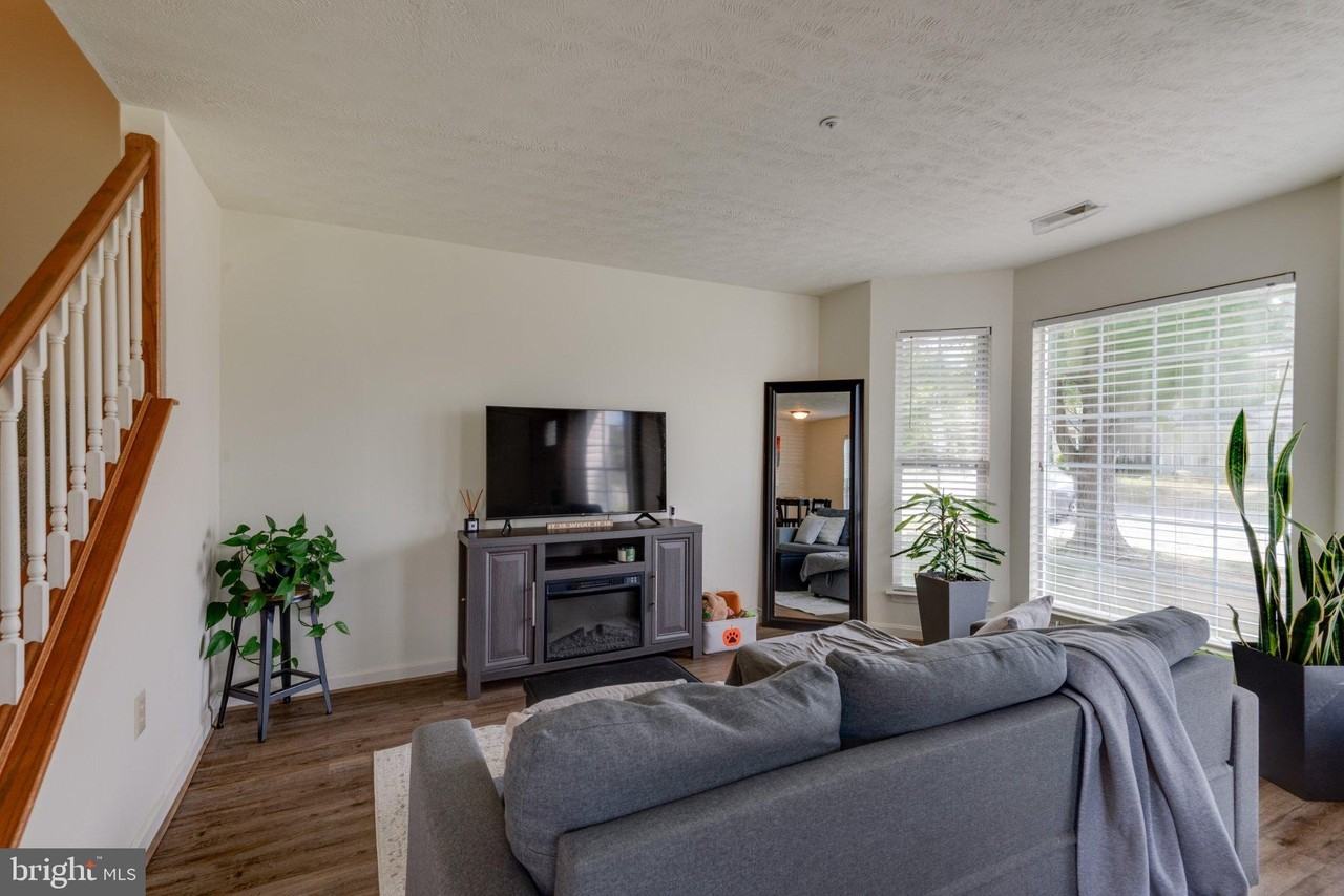 22082 Saint Clements Cir - Photo 2 of 22