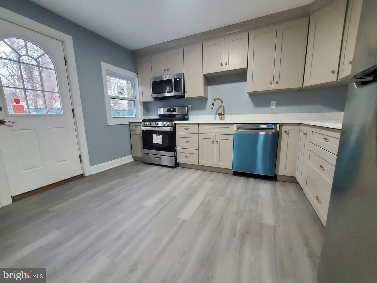 2601 N Lakeshore Dr - Photo 4 of 28