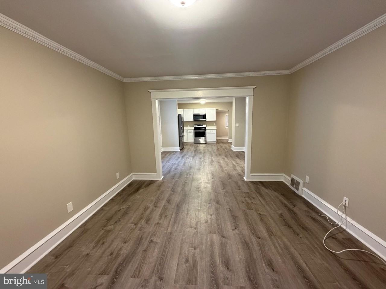 704 N Lenola Rd - Photo 2 of 17