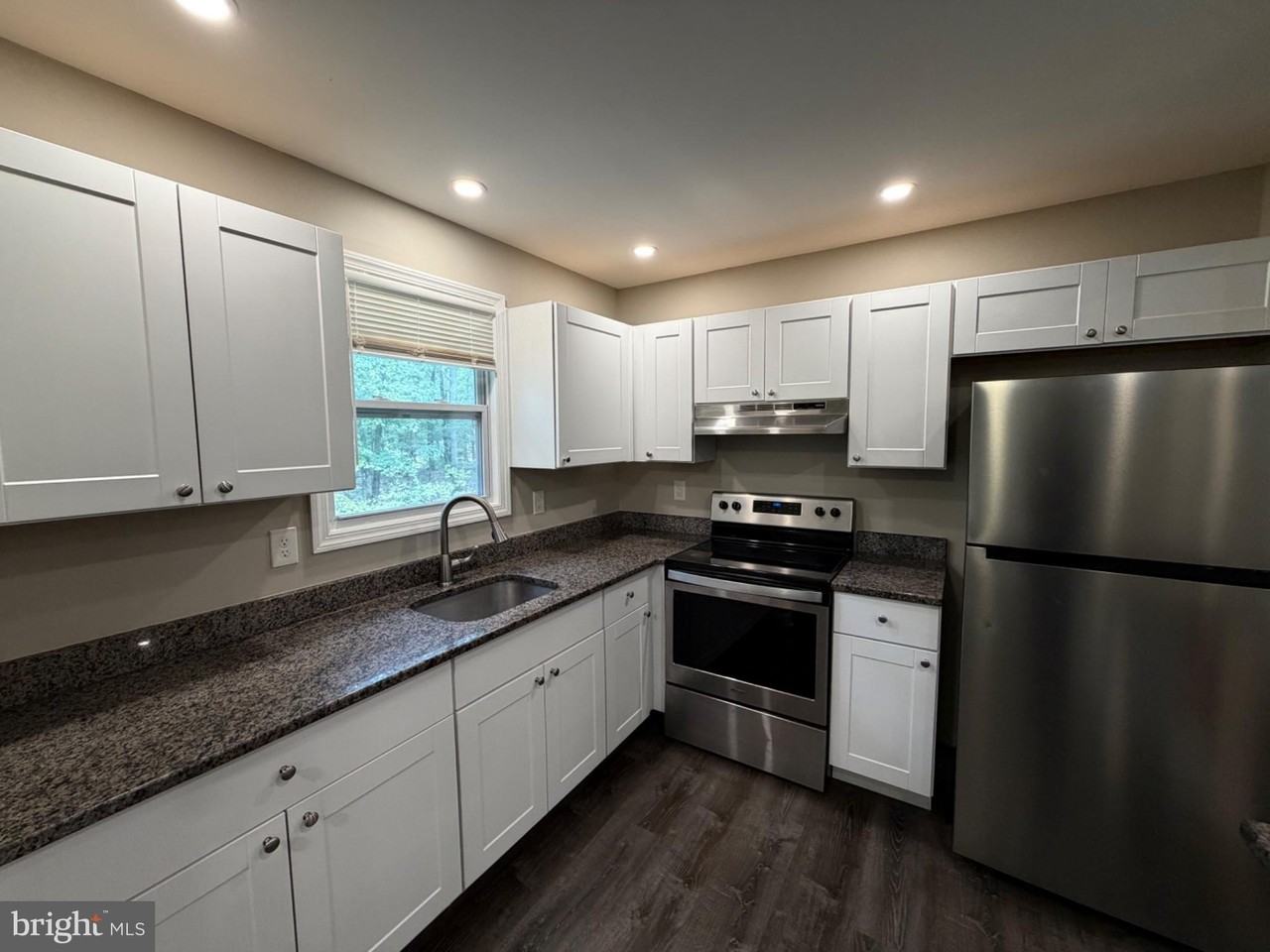 302 Washington Ave - Photo 4 of 14