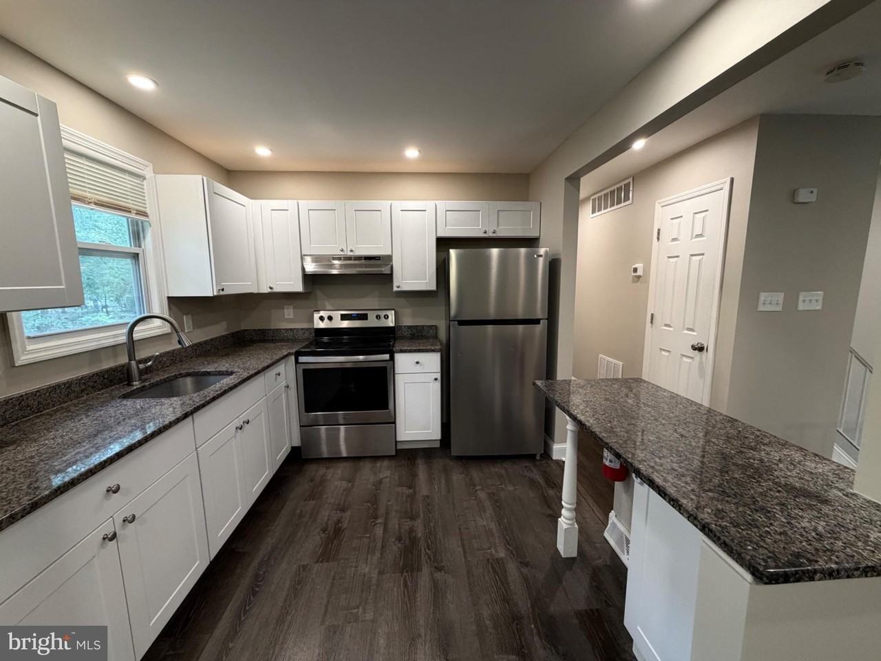 302 Washington Ave - Photo 5 of 14