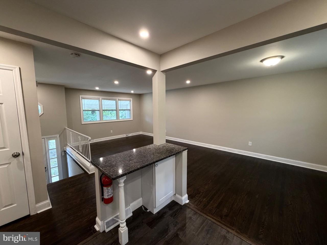 302 Washington Ave - Photo 6 of 14