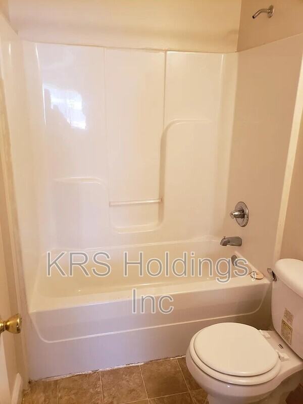 2110 Phaup St #B - Photo 2 of 5