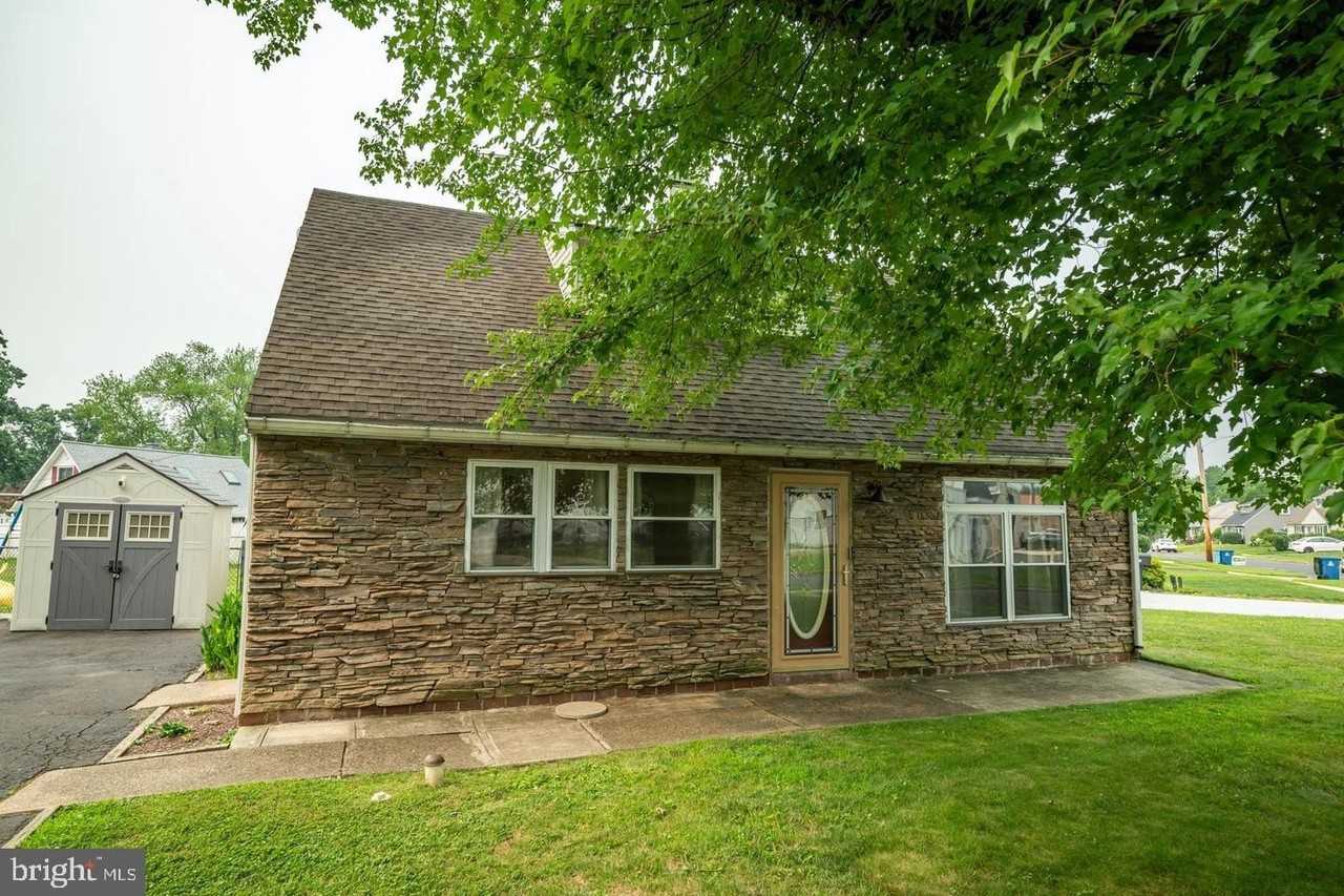 587 Arbor Rd - Photo 2 of 30