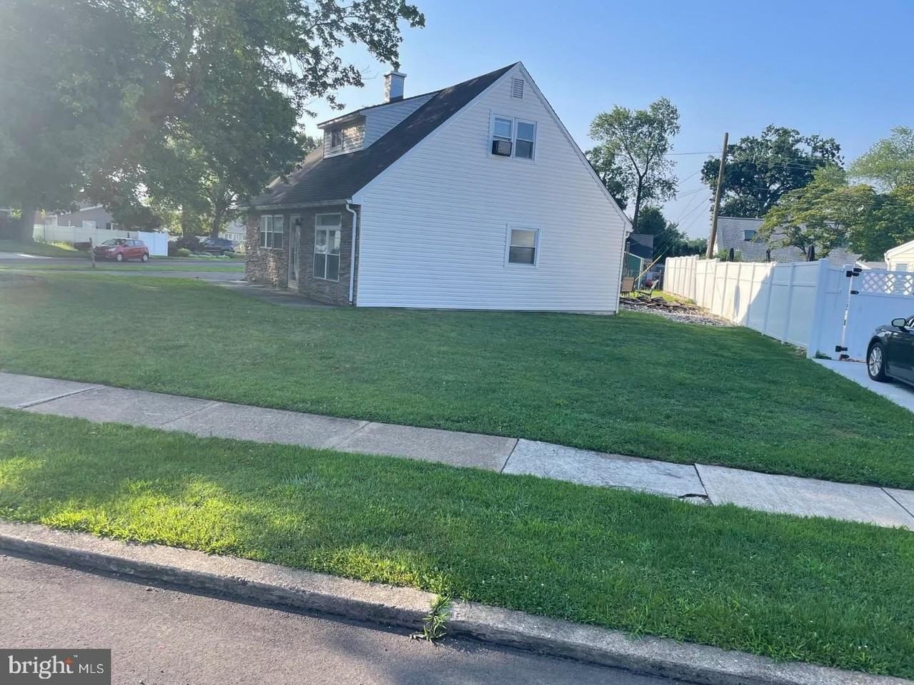 587 Arbor Rd - Photo 4 of 30