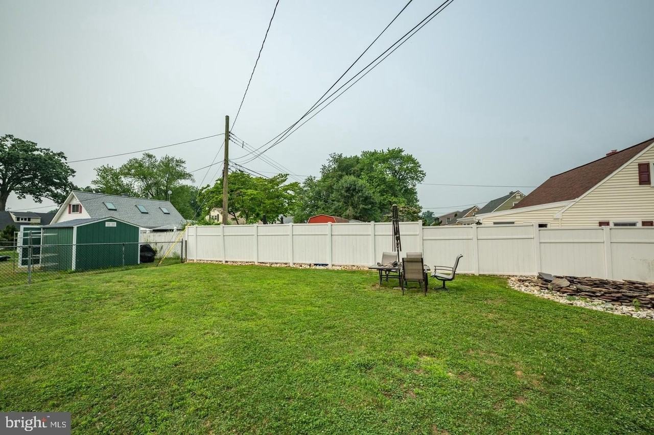 587 Arbor Rd - Photo 7 of 30