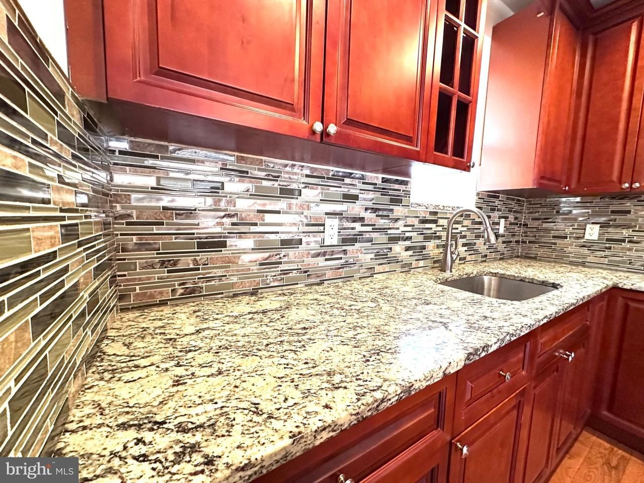 2251 Jackson St - Photo 4 of 35