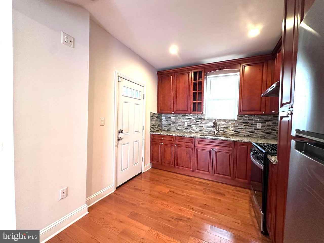2251 Jackson St - Photo 6 of 35