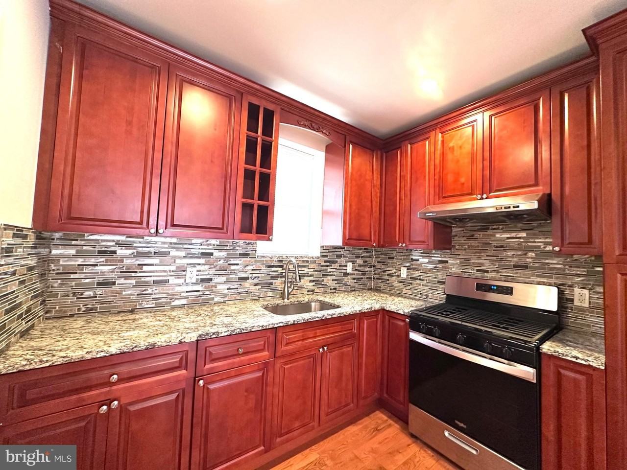 2251 Jackson St - Photo 7 of 35