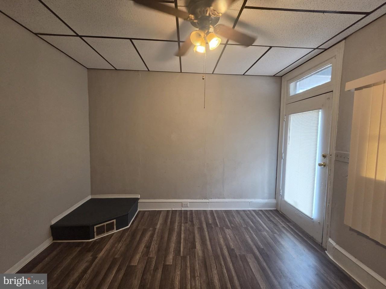 1660 Conklin St #1stFLA - Photo 3 of 14