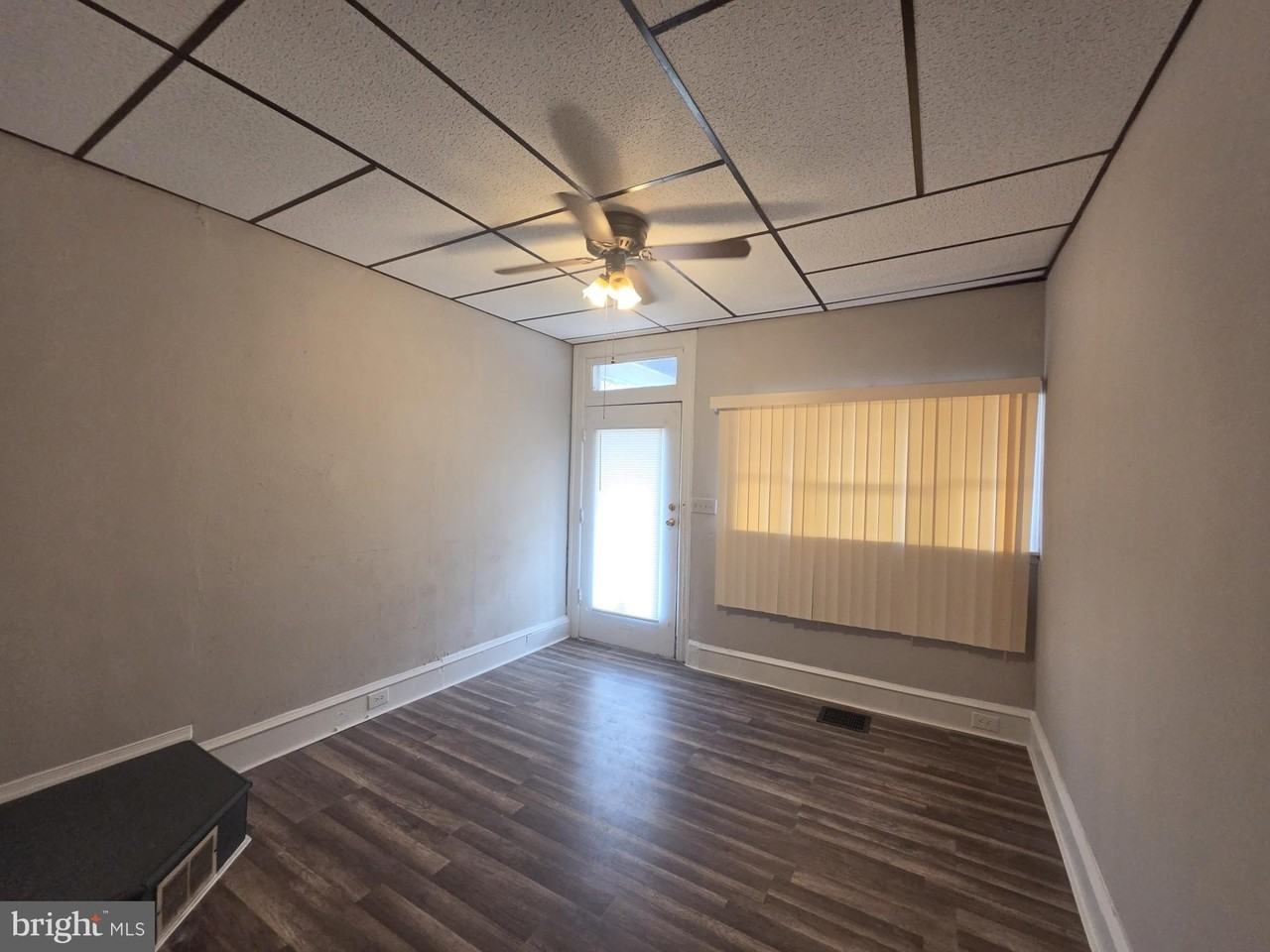 1660 Conklin St #1stFLA - Photo 4 of 14