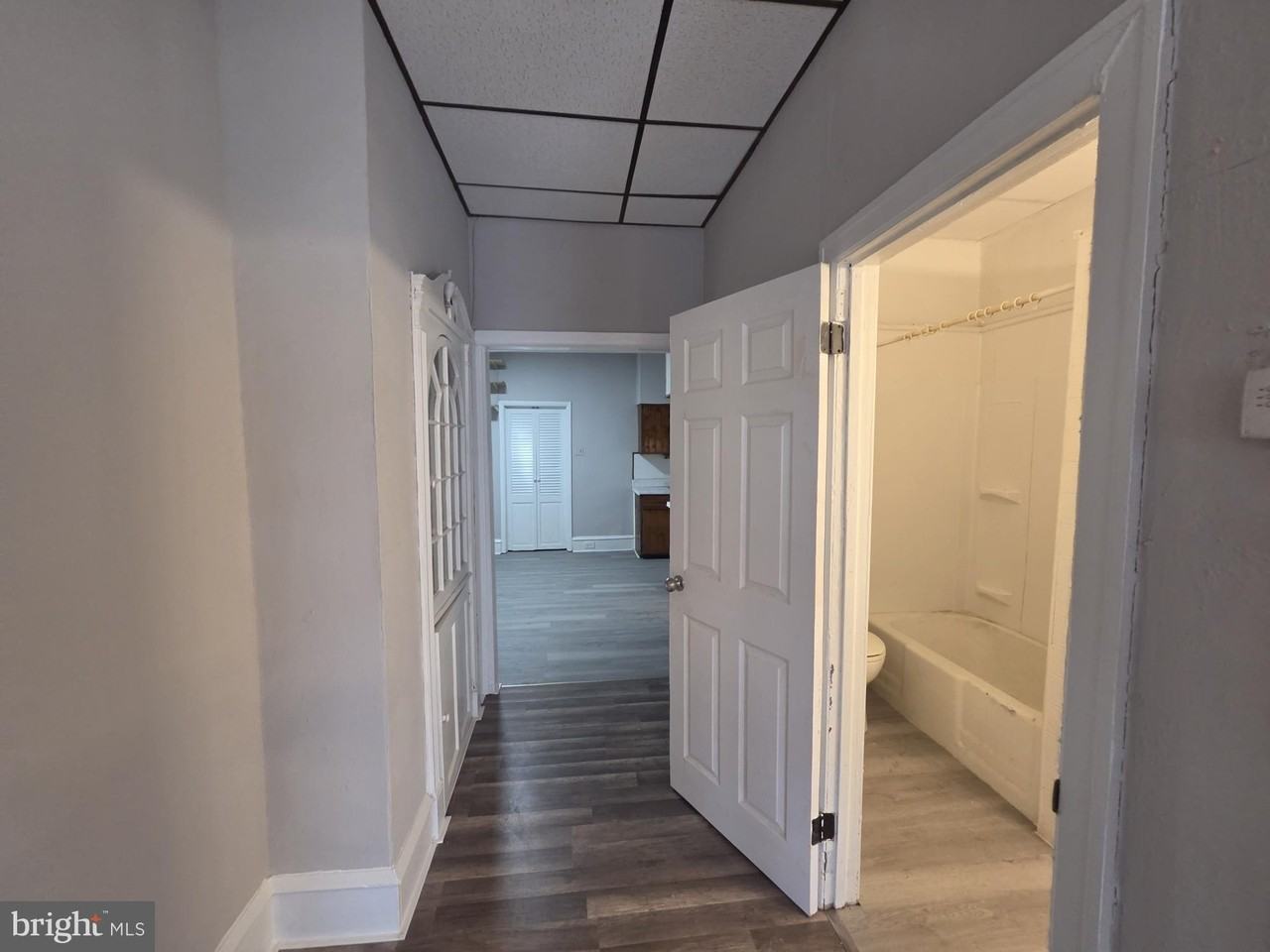 1660 Conklin St #1stFLA - Photo 5 of 14