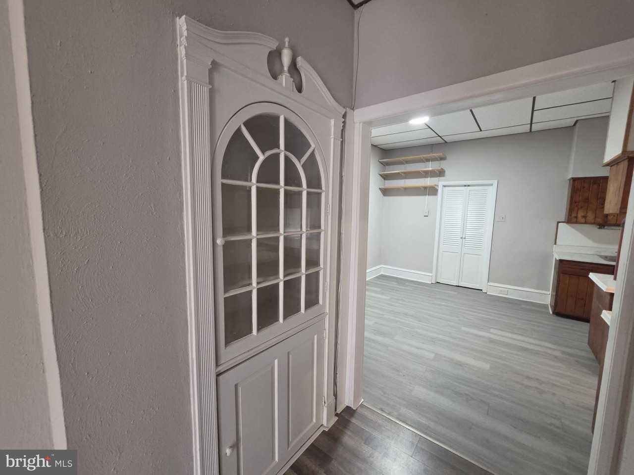 1660 Conklin St #1stFLA - Photo 6 of 14