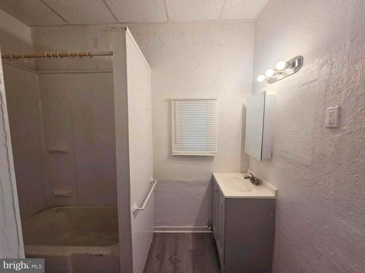1660 Conklin St #1stFLA - Photo 7 of 14