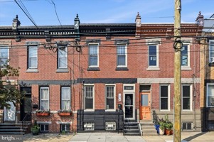 featured image of 2428 E Huntingdon St