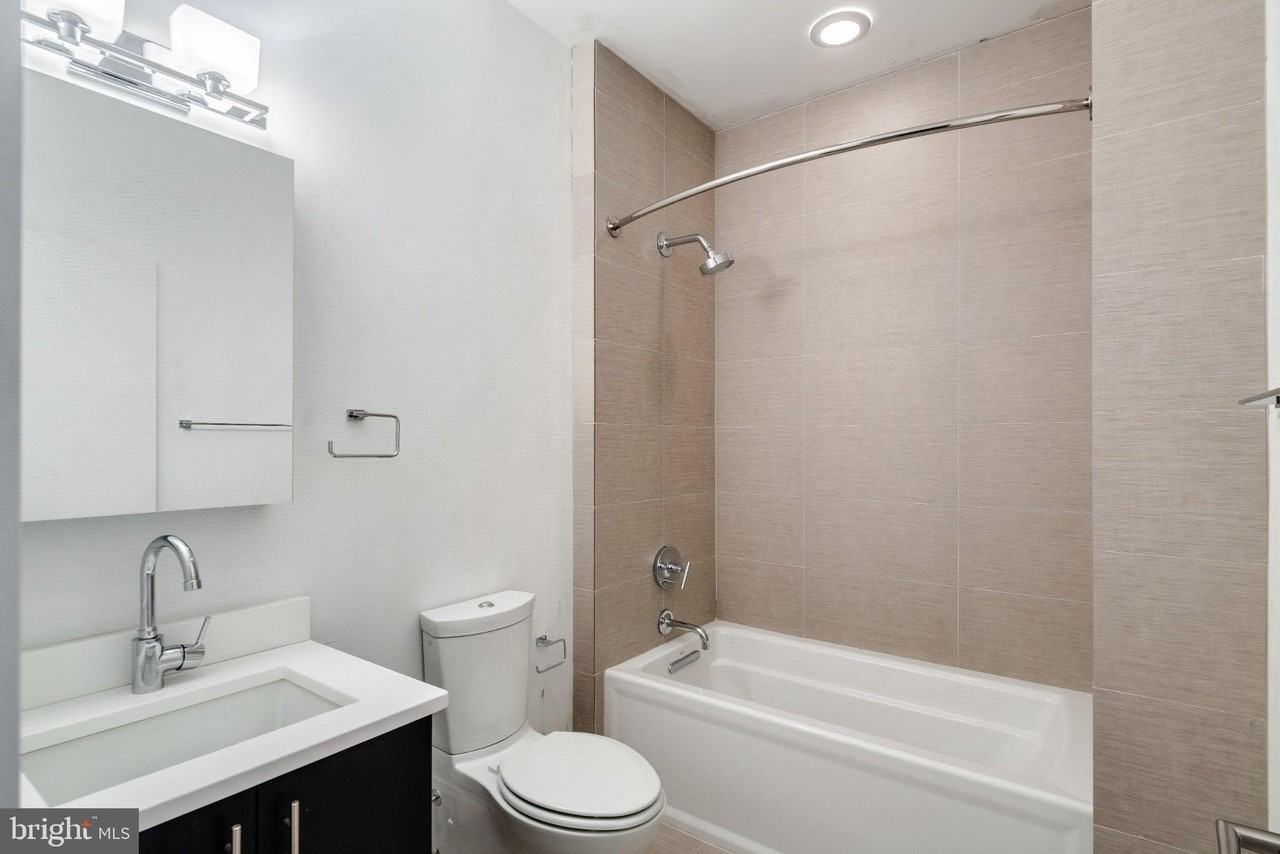 702 N Front St #7 - Photo 5 of 8