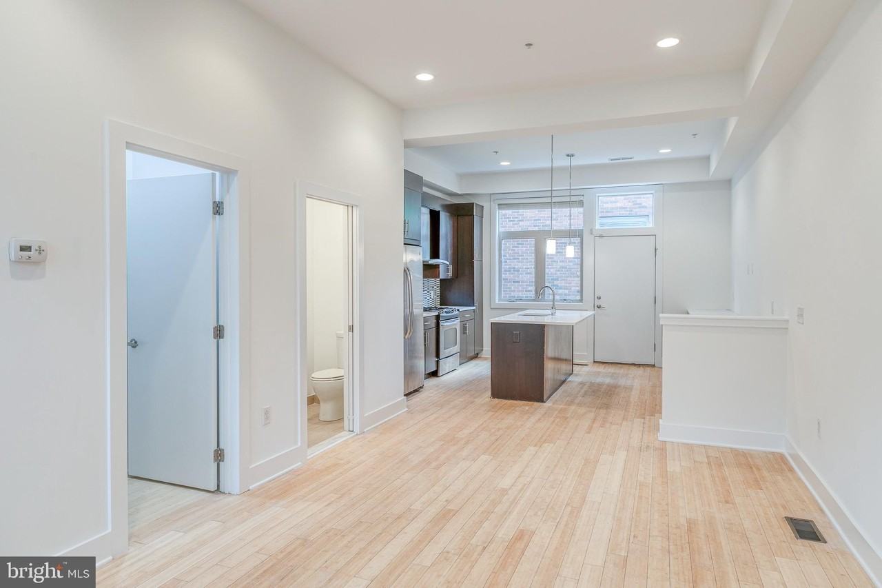 412 N Front St #15 - Photo 4 of 32
