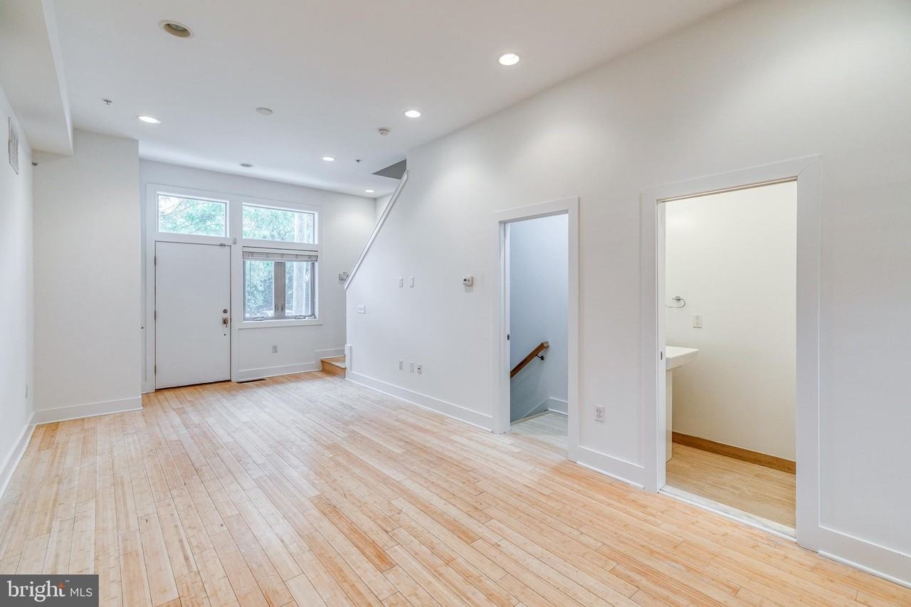 412 N Front St #15 - Photo 5 of 32
