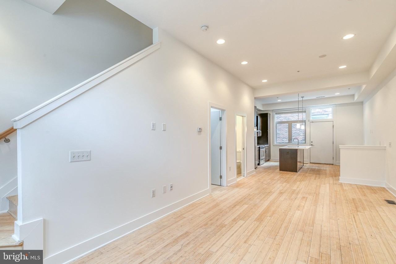 412 N Front St #15 - Photo 6 of 32