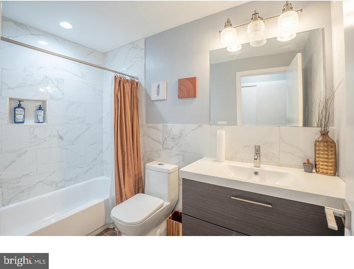 2110 N 7th St #1 - Photo 3 of 16