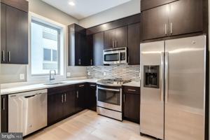 featured image of 927 N Front St #6