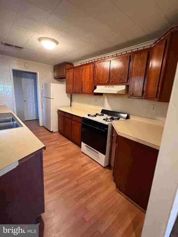 802 Grant St - Photo 4 of 14
