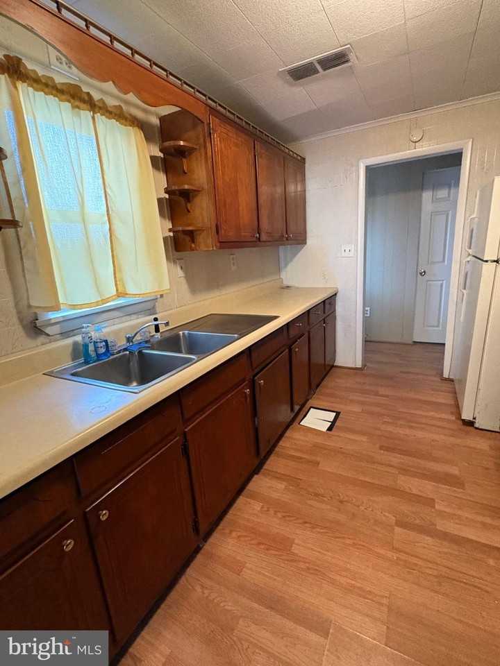 802 Grant St - Photo 5 of 14