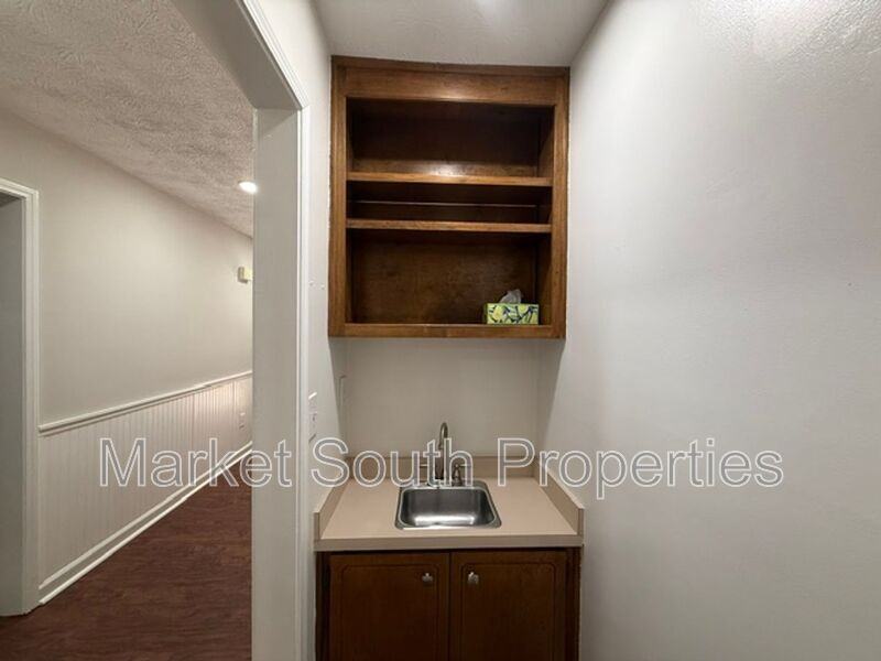 1239 Autumn Hill Ln - Photo 3 of 17