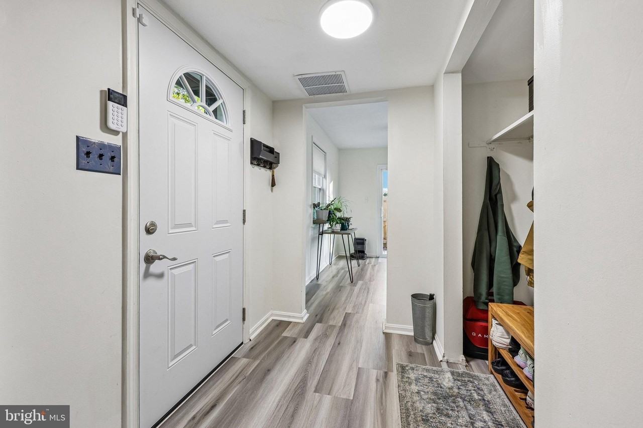 9899 Hagel Cir - Photo 2 of 30