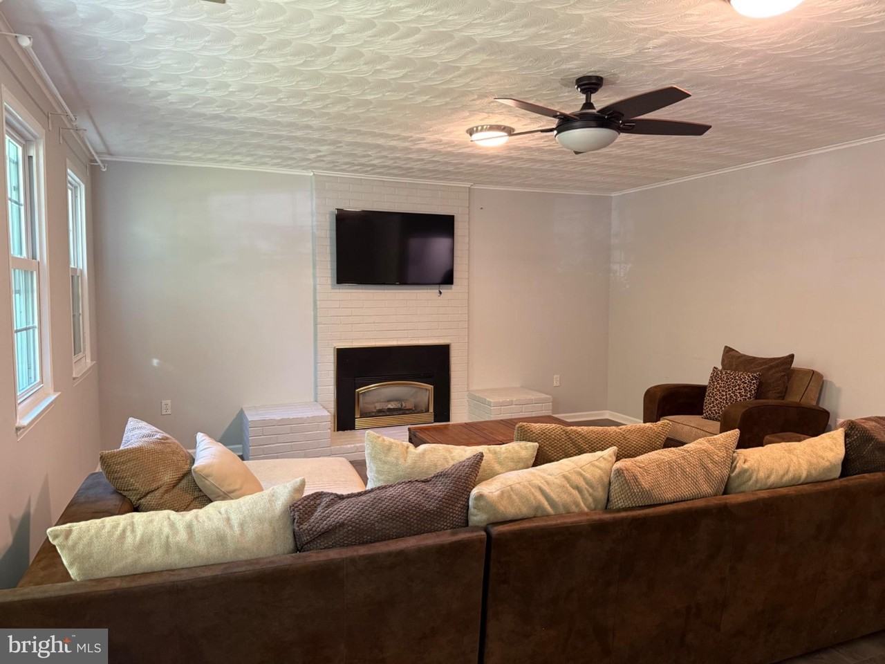 12212 Redwood Ct - Photo 2 of 6