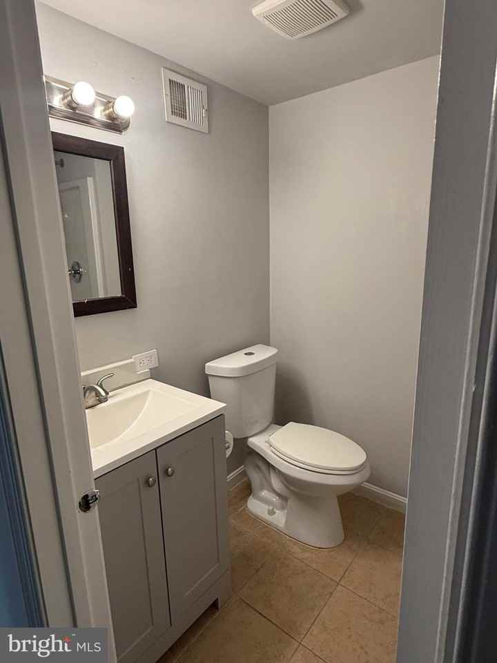 12212 Redwood Ct - Photo 3 of 6