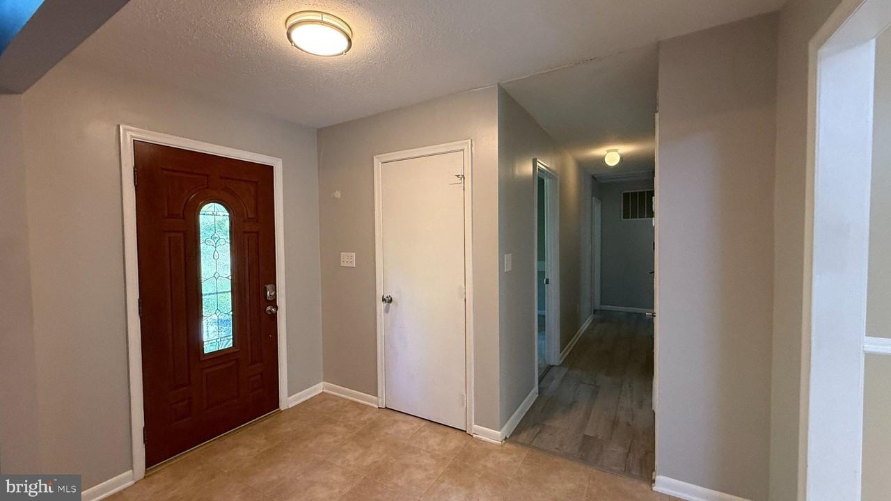 201 Lighthouse Cv - Photo 2 of 16