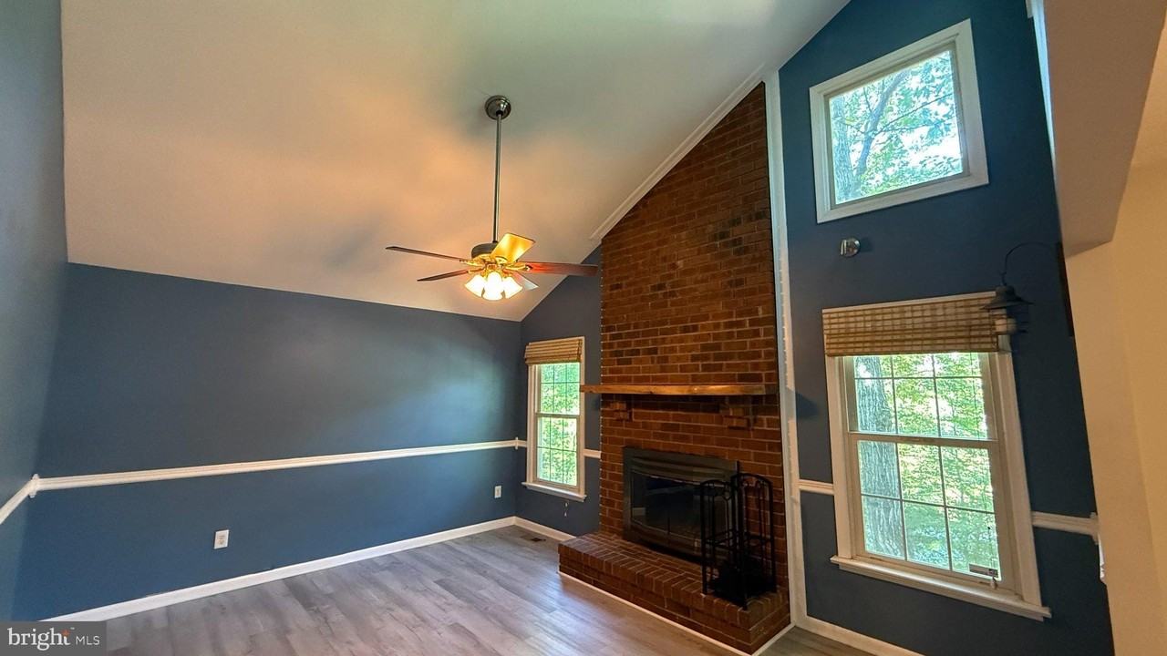 201 Lighthouse Cv - Photo 3 of 16