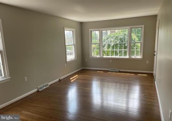332 Parkway St - Photo 2 of 20