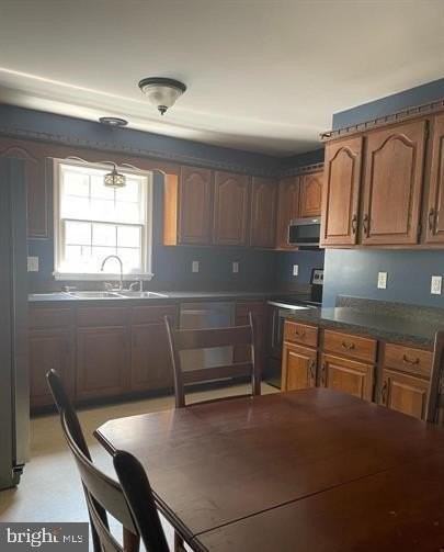 332 Parkway St - Photo 4 of 20