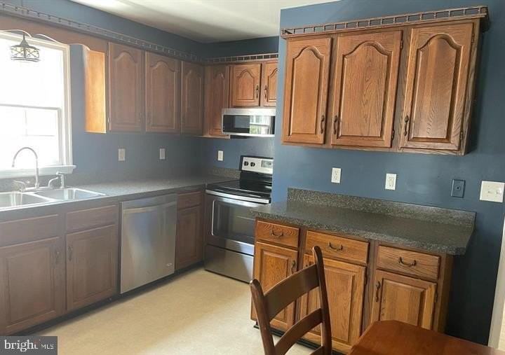 332 Parkway St - Photo 5 of 20