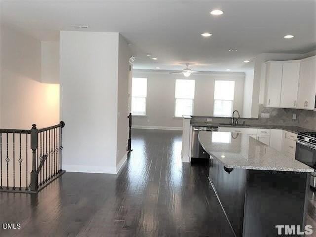 1010 Drayman Pl - Photo 4 of 36