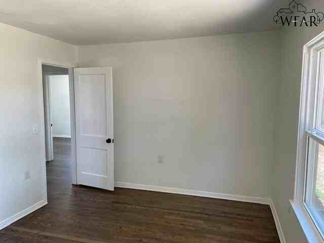 3110 Southeast Dr - Photo 6 of 12