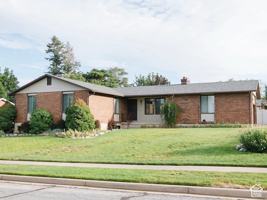 featured image of 1157 Creek View Dr