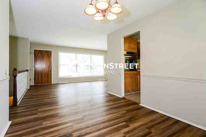 9712 Perch Dr - Photo 4 of 17