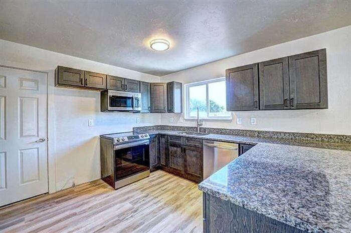 601 W Indian Creek Dr - Photo 3 of 25