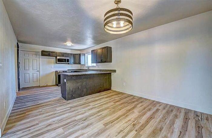 601 W Indian Creek Dr - Photo 4 of 25