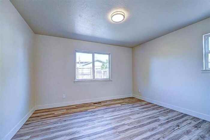 601 W Indian Creek Dr - Photo 5 of 25