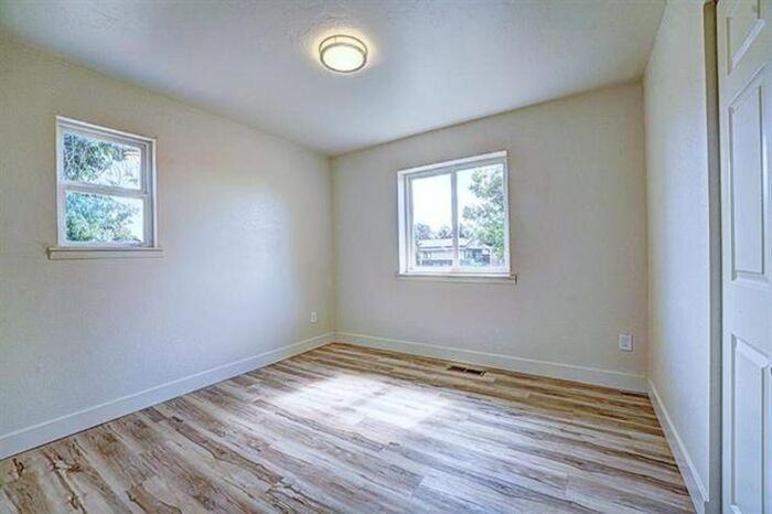 601 W Indian Creek Dr - Photo 7 of 25