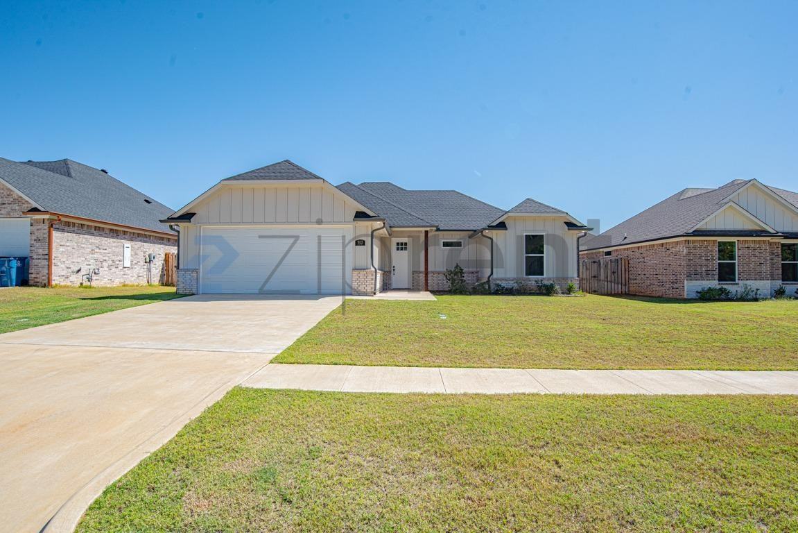 913 Alex Dr - Photo 2 of 26