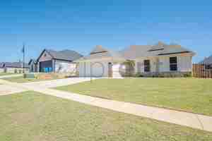 featured image of 905 Alex Dr
