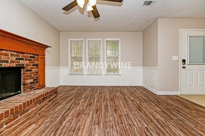 47 Lake Ct - Photo 4 of 24
