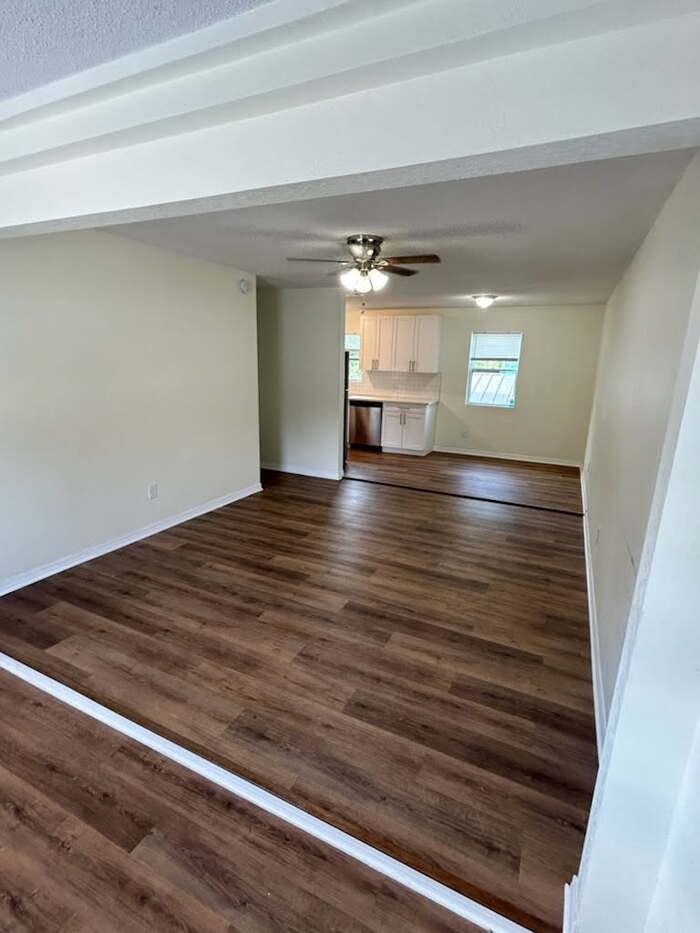637 Blodgetts Ln - Photo 2 of 18